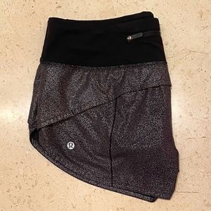 Lululemon Speed Up Short 2.5" Size 6 Black Metallic